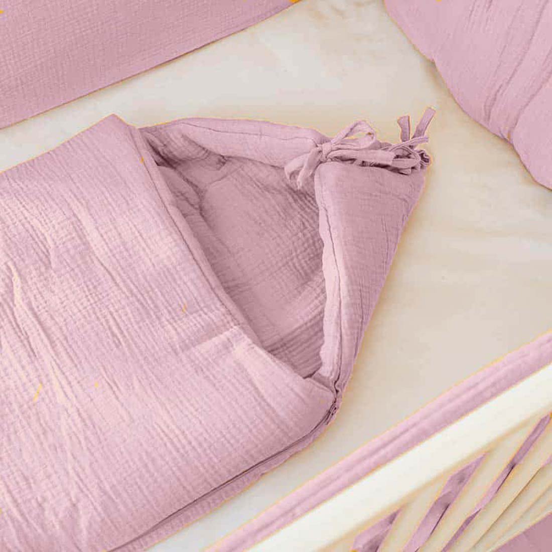 Babynest van roze biologisch katoen