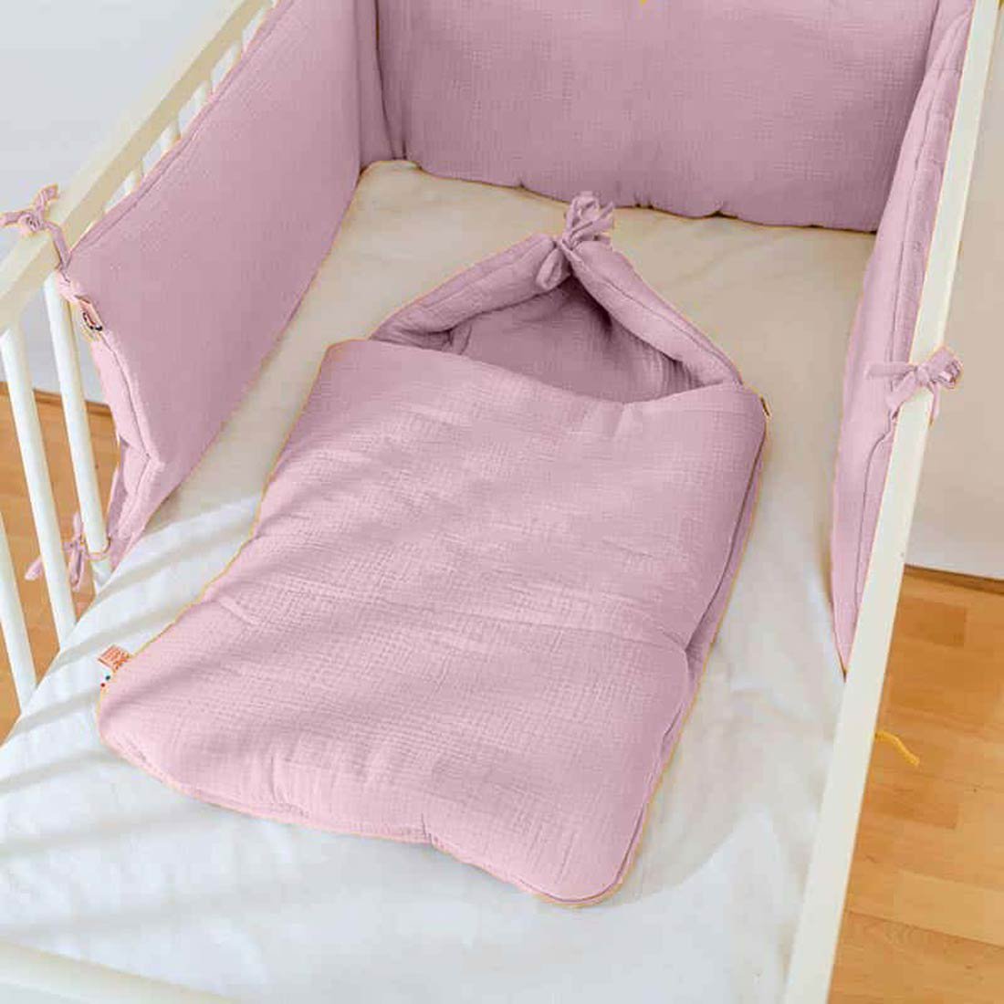 Babynest van roze biologisch katoen