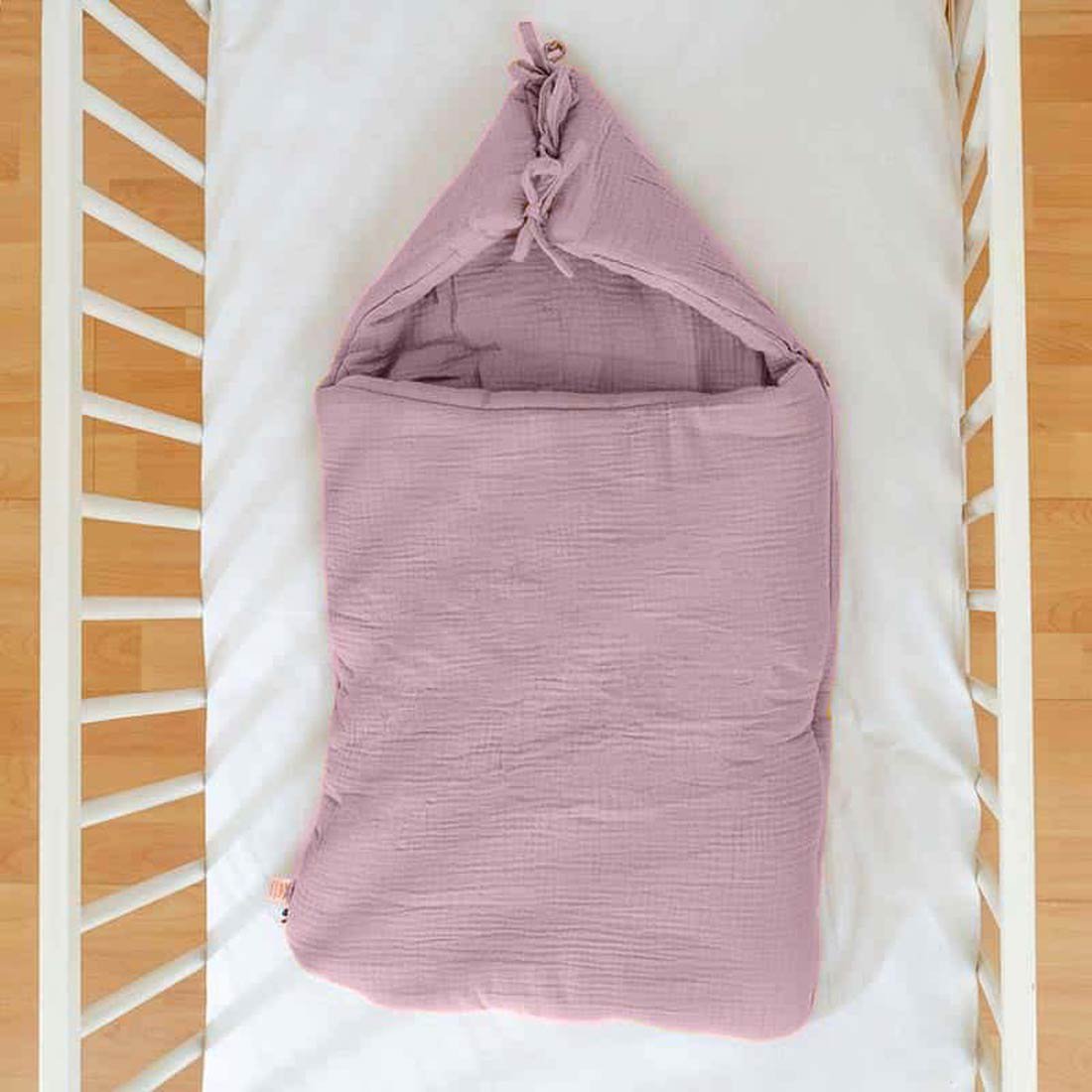 Babynest van roze biologisch katoen