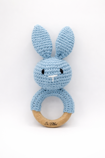 Houten bijtring & rammelaar – met de hand gehaakte baby rammelaar ( 3+ maanden)