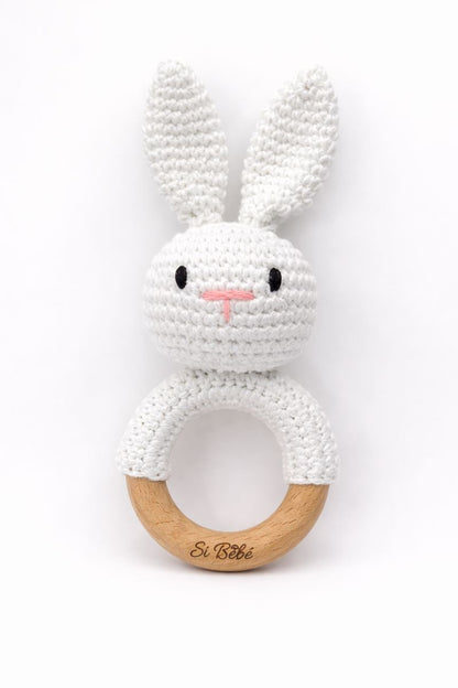 Houten bijtring & rammelaar – met de hand gehaakte baby rammelaar ( 3+ maanden)